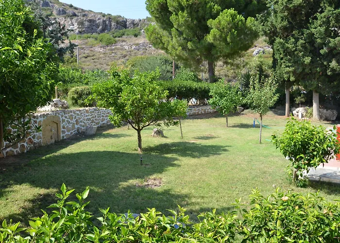 Ladiko -anthony Quinn Bay