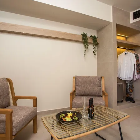 Ladiko -anthony Quinn Bay